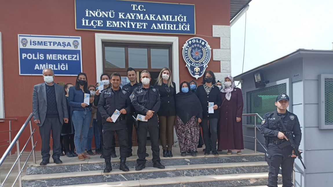 İnönü Halk Eğitimi Merkezi Yöneticileri, Öğretmenleri Ve Kursiyerleri Polis Haftasında İlçe Emniyet Amirliğini Ziyaret Etti